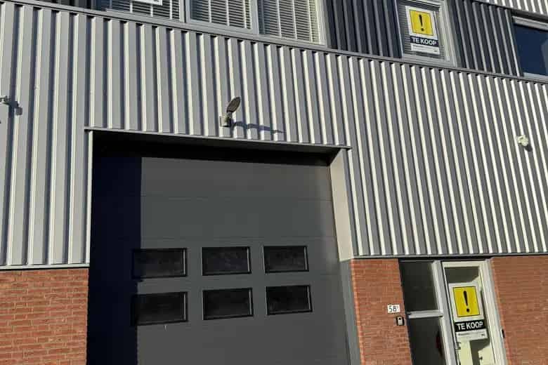 140 m2 bedrijfsruimte te koop in Lisse