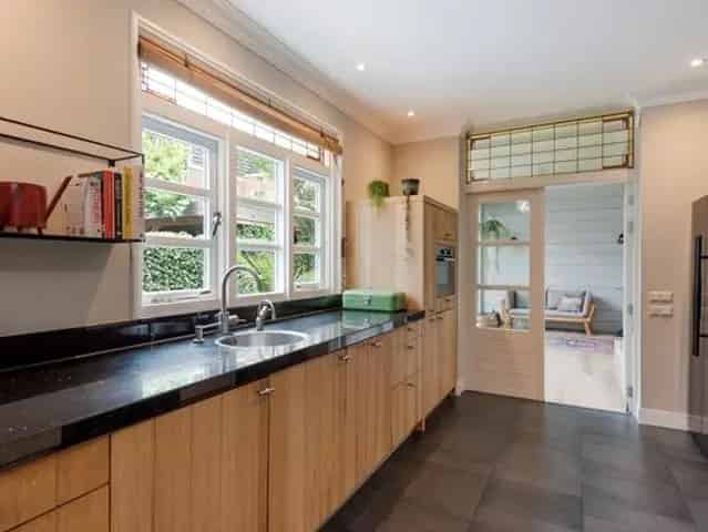 Jaren 30 woning te huur Voorburg 6 slaapkamers grote tuin
