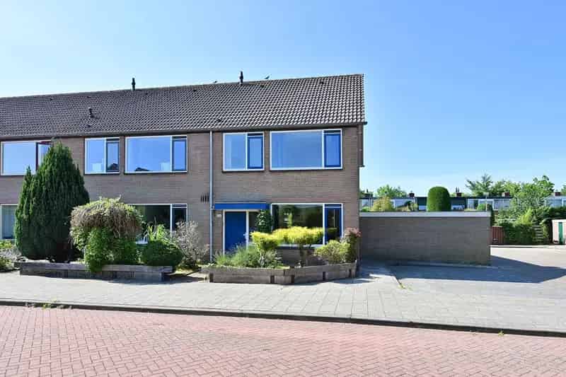 Ruime Eindwoning Huizen Vier Slaapkamers Tuin Nabij Scholen