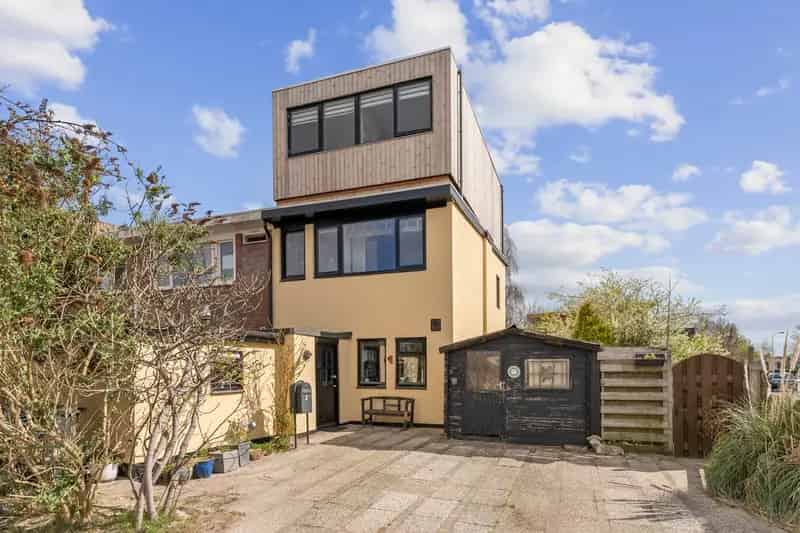 Moderne Hoekwoning Amsterdam Eigen Grond Ruime Tuin Oprit