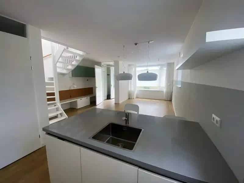 Moderne 4 Kamer Hoekwoning Leiden Groenoord Zuid te Huur