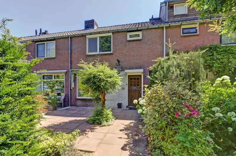 Huis te koop Ooij: 3 slaapkamers, serre, renovatieproject