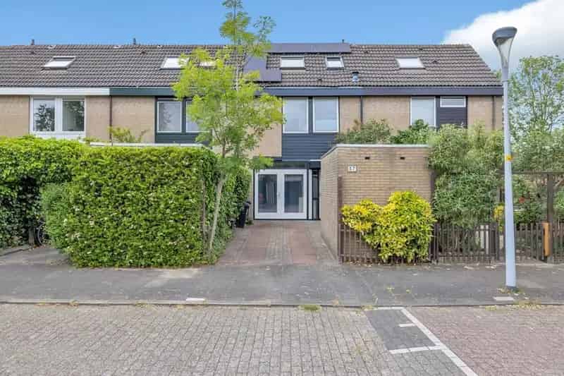 Ruime woning 5 slaapkamers aan het water Hoofddorp