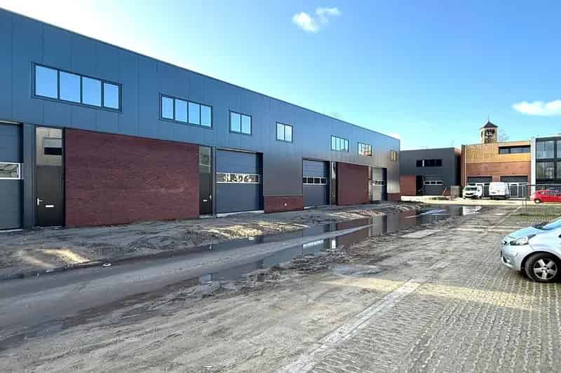 Bedrijfshal te huur Velsen Noord 243m² - 296m²