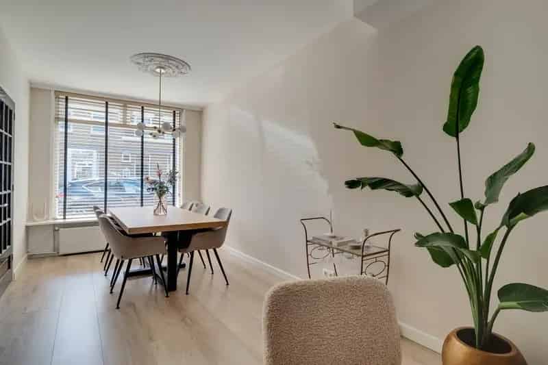 Huis te koop Hoorn Venenlaan: 3 slaapkamers, stadstuin, dakterras
