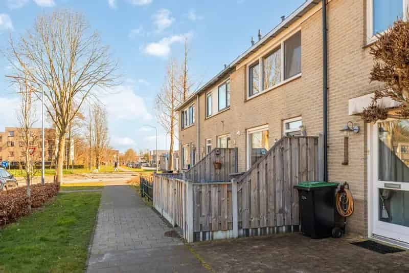 Moderne Tussenwoning Almere Bloembuurt 3 slaapkamers 12 Zonnepanelen