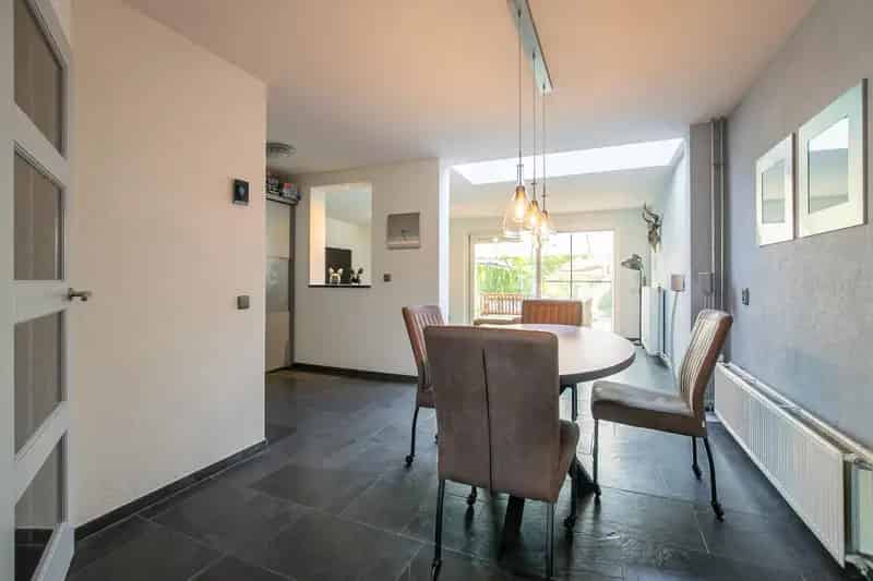 Halfvrijstaand huis Landgraaf 4 slaapkamers tuin garage