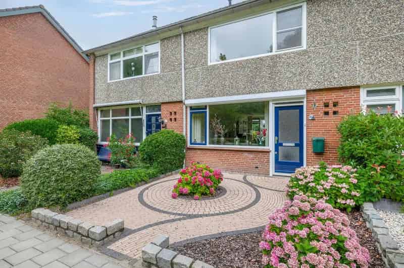 Ruime Tussenwoning Zevenbergen 4 Slaapkamers Uitzicht op Water