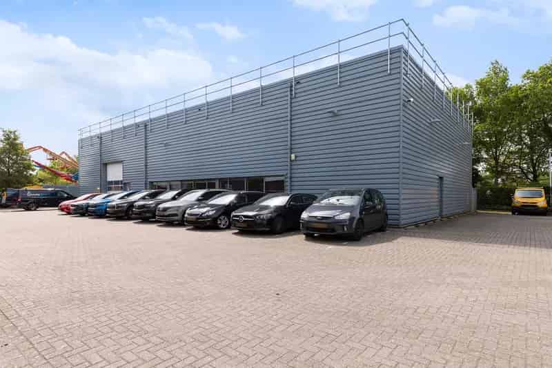 Bedrijfshal te Huur Apeldoorn 693m2