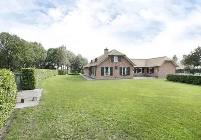Luxe Paardenhouderij Heeswijk-Dinther Villa 12 Boxen Buitenpistes