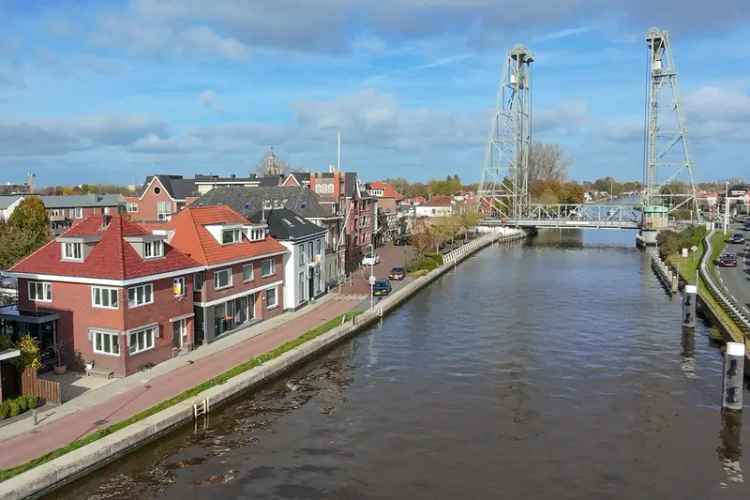 Villa Te Koop in Waddinxveen, Zuid-Holland