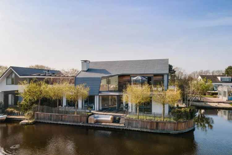 Luxe Villa aan het Water Monster