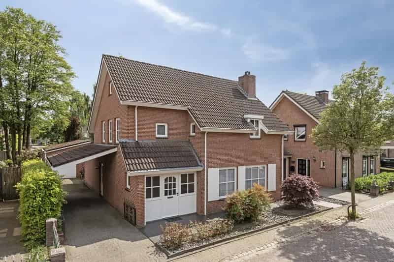 Huis Te Koop , 22, Strausslaan, Heesch, Noord-Brabant
