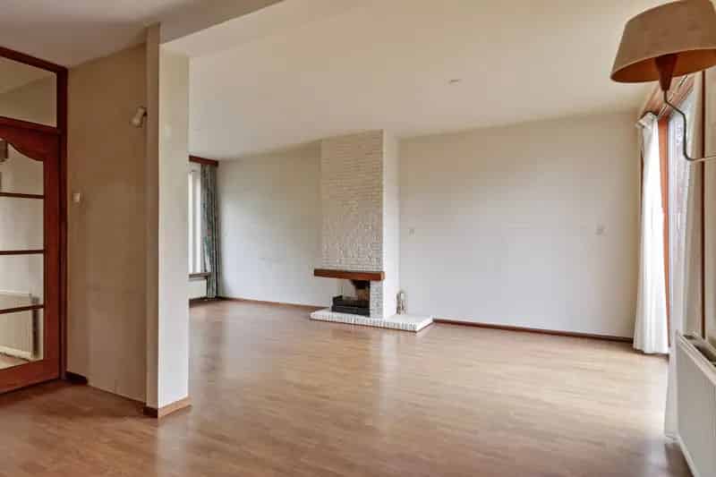 Huis te koop Abcoude: Ruime hoekwoning met garage en tuin