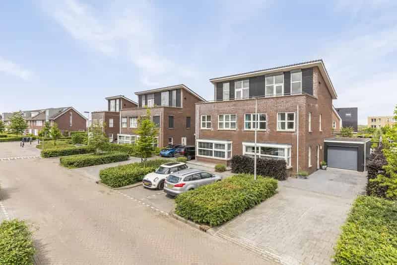 Moderne Energiezuinige Tweekapper 3 slaapkamers Grote Tuin Etten Leur
