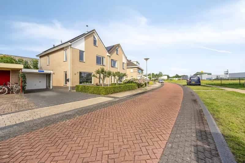2-onder-1-kapwoning Steenwijk 4 slaapkamers luxe keuken