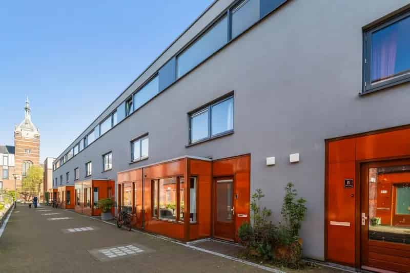Huis te koop Delft Centrum: Ruime bovenwoning met parkeerplaats
