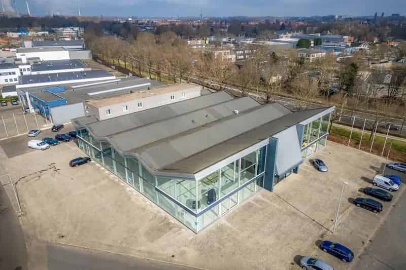 Bedrijfshal Geleen te Huur 1800m2 Showroom 300m2 Bedrijfsruimte