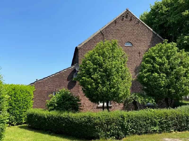 Woonboerderij Helden te renoveren 1745m2