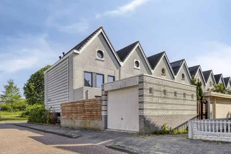 Gerenoveerde gezinswoning Almere Filmwijk 5 slaapkamers