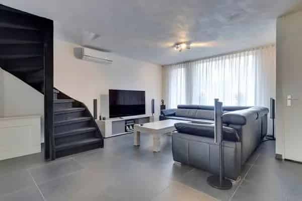 Ruime Hoekwoning Eindhoven - Dubbele Garage - 14 Zonnepanelen