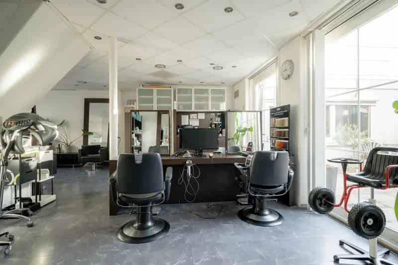 Beleggingspand Yerseke Verhuurde Kapsalon met Bovenwoning