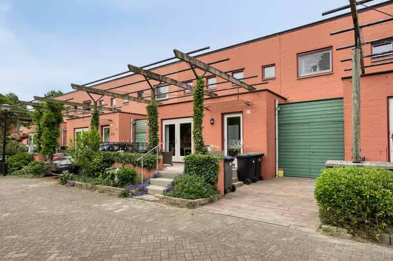 Ruime Tussenwoning Almere Buiten 4 slaapkamers Garage Tuin Zonnepanelen