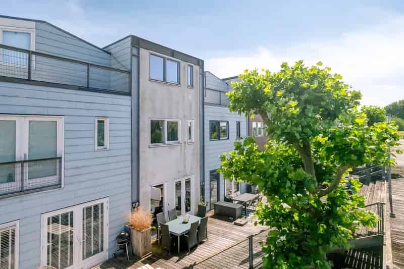 Huis te koop Almere Buiten Ruime 4 Slaapkamers Aan Het Water