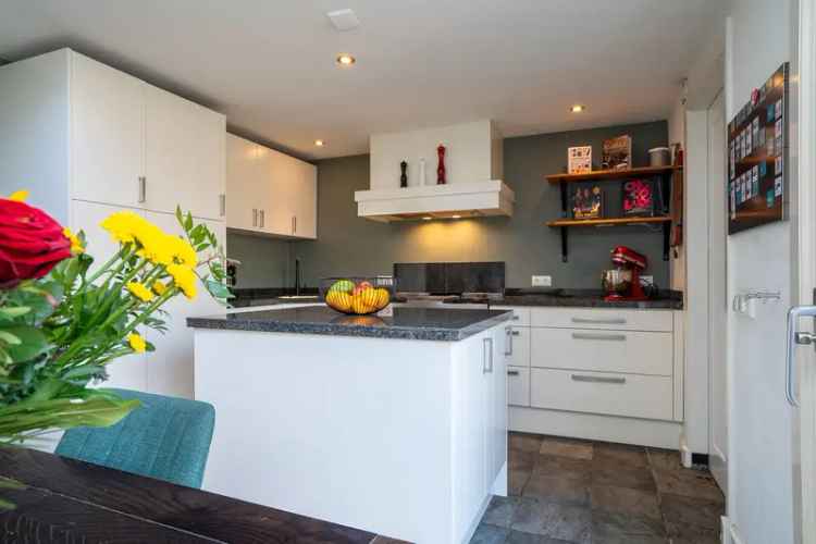 Jaren 30 woning Singel - Gemoderniseerd met Tuin en Kantoor
