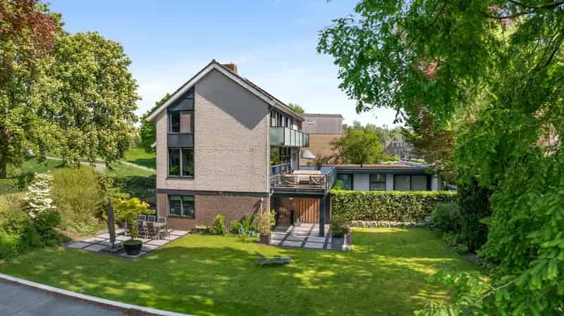 Luxe woning Huissen Kloosterlaan 4 slaapkamers 3 badkamers grote tuin