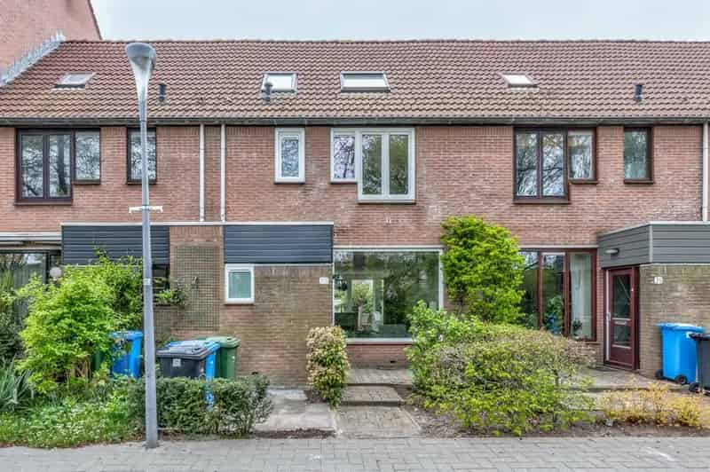 Ruime 5 Kamer Gezinswoning Diepe Tuin Moderne Keuken