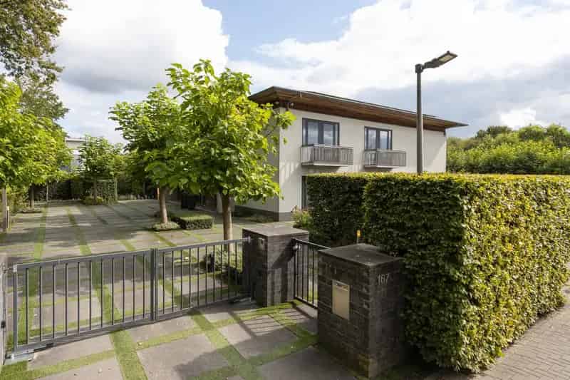 Luxe villa met zwembad en 6 slaapkamers te Roosendaal