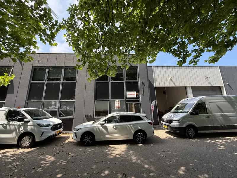Bedrijfshal te Huur Zoetermeer Argonstraat 300m2 Kantoor 147m2