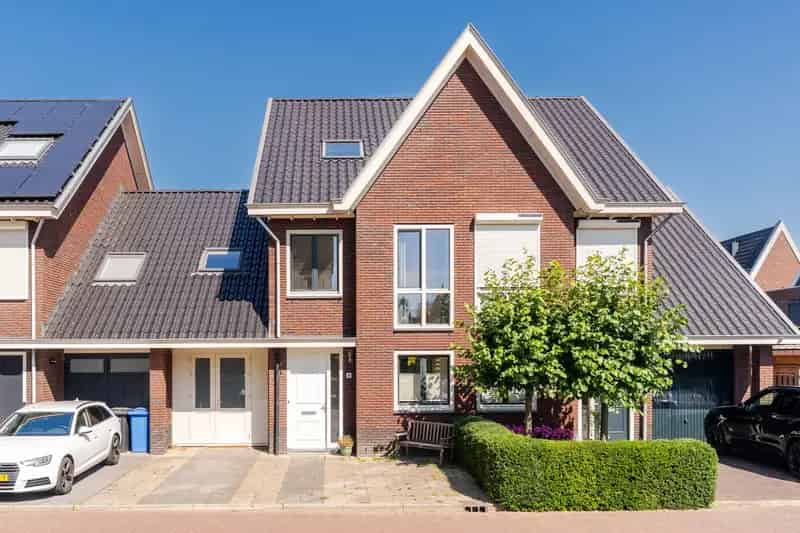 Ruime 5 Slaapkamer 2 Onder 1 Kapwoning te Koop Kudelstaart