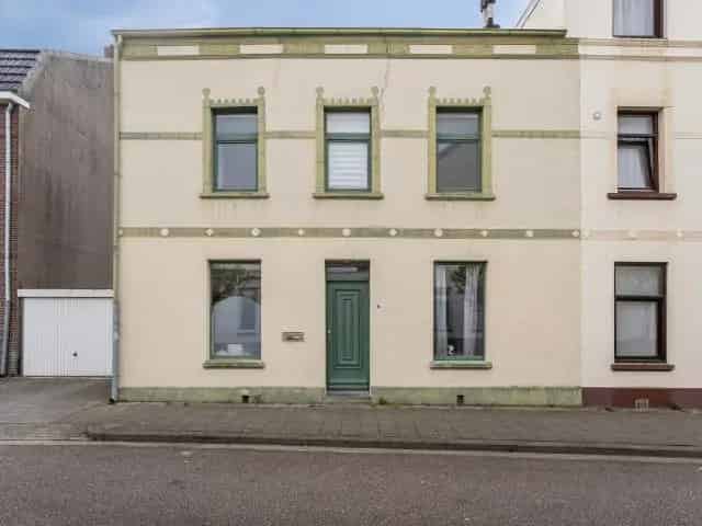Hoekwoning Heerlen: Opknapper met Dakterras en Garage