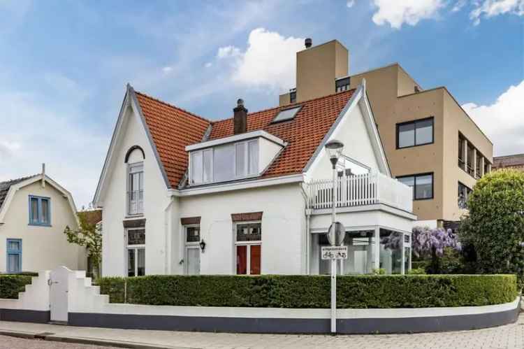 Luxe Villa Spiegel Bussum 6 kamers Gastenverblijf Tuin