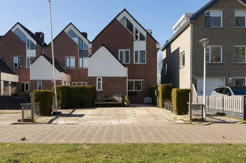 Riante Gezinswoning Sneek 4 slaapkamers Grote Tuin Dakterras