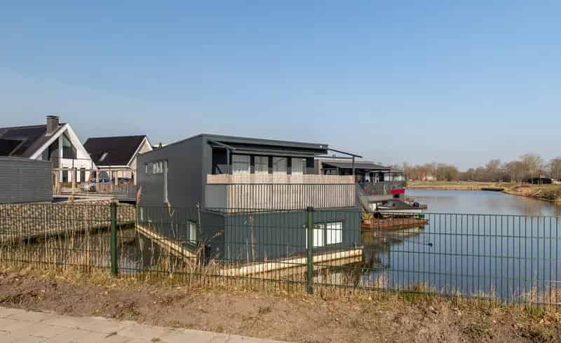 Unieke Woonark te Koop op Urk