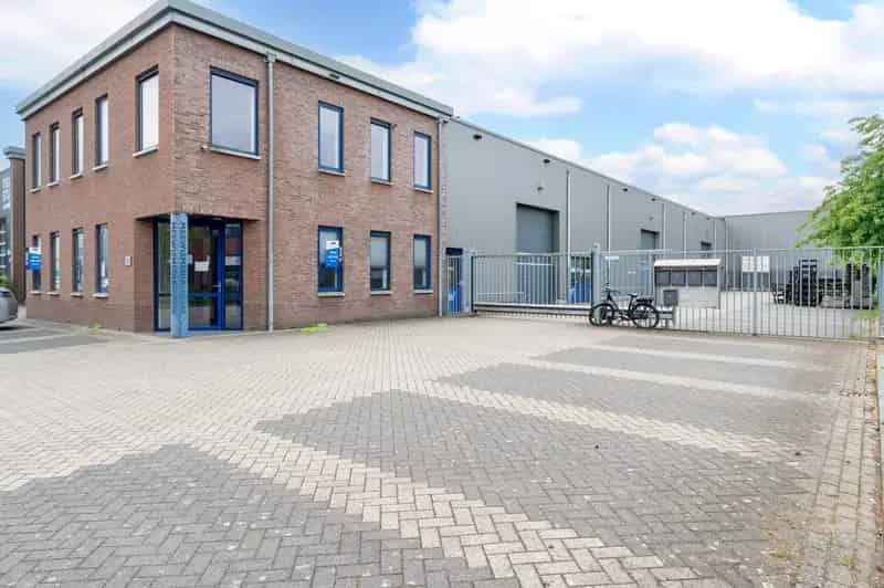 Bedrijfshal Nijkerk te huur 370m² bedrijfsruimte 80m² kantoor