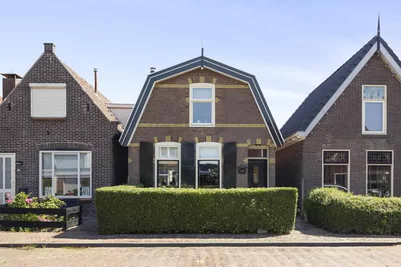 Jaren 30 woning Den Oever moderne keuken badkamer
