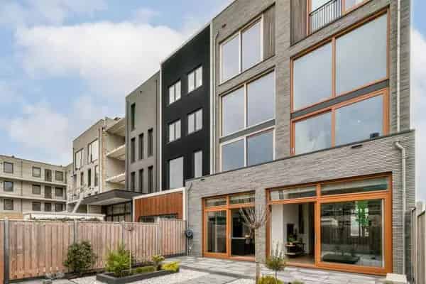 Luxe Hoek Appartement 102m2 Tuin 90m2 IJburg