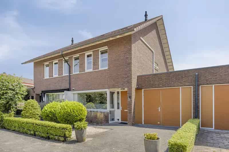 Huis Te Koop , 16, Kleefkruid, Puttershoek, Zuid-Holland