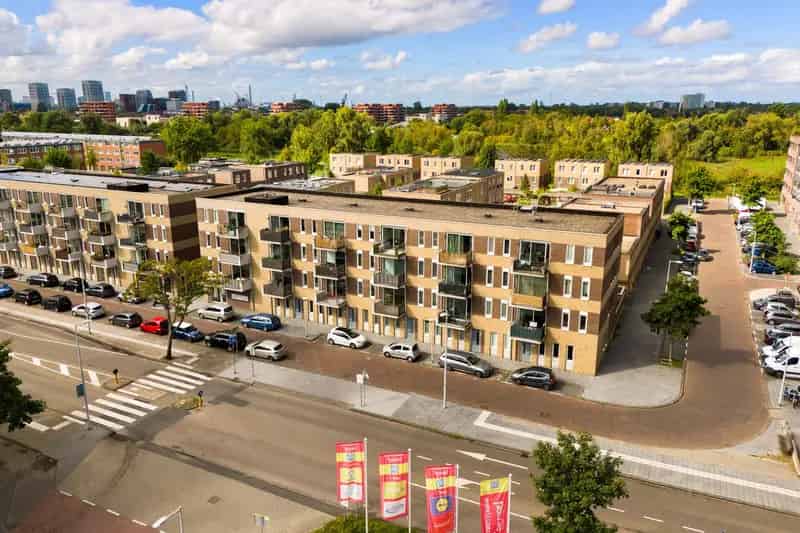 Amsterdam Banne: Ruim 3 kamer appartement 71m2 met balkon