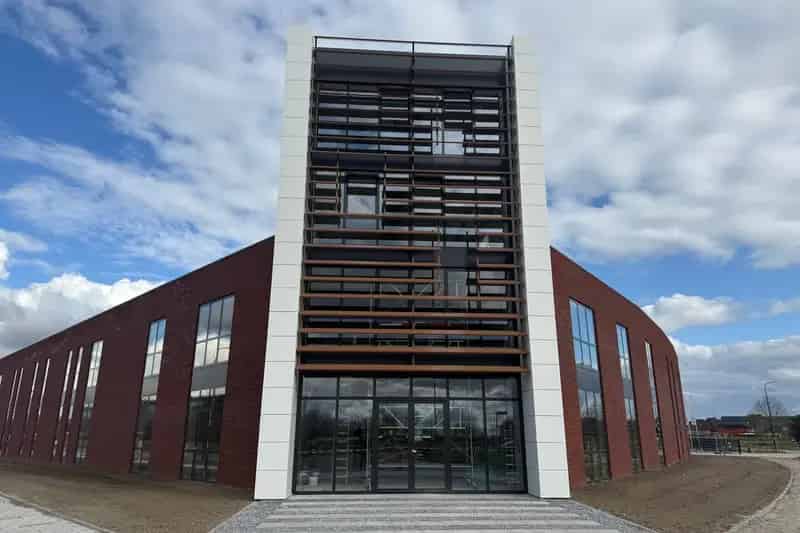 Kantoor Showroom Houten 240m2 te Huur De Meerpaal