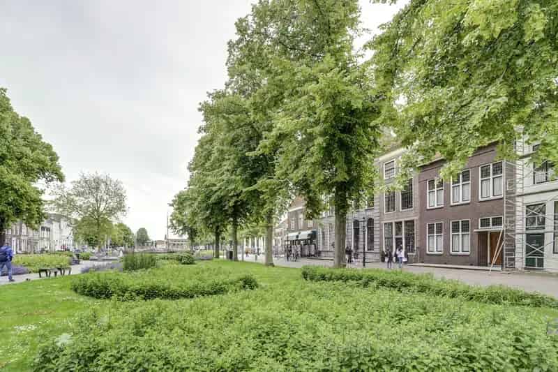 Statige Herenhuis met Achterhuis te Koop in Zierikzee