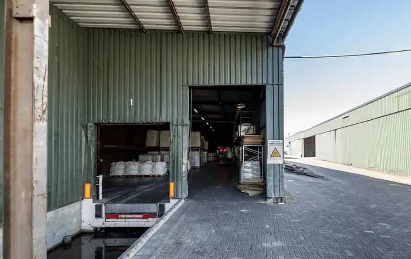 Bedrijfsruimte te huur Strijbeek 3350m2  2 Bovenloopkranen