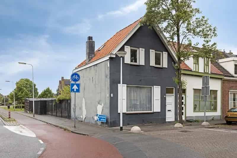 Hoekwoning met Garage nabij Centrum Steenbergen
