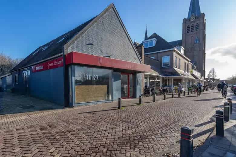 62m2 Winkelruimte met Woonruimte te Koop Noord Scharwoude