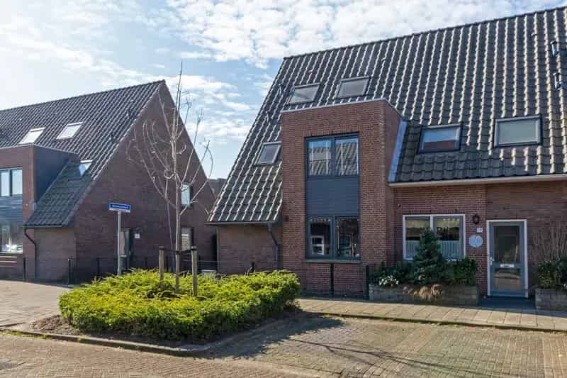 Huis te koop Wateringen: Ruime 4-kamer eindwoning met serre en luxe afwerking
