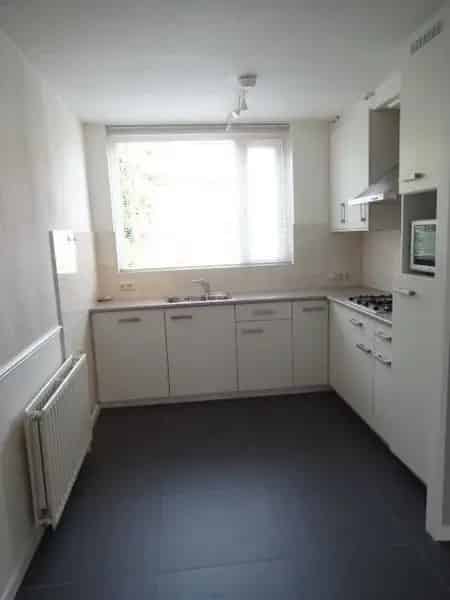 Gestoffeerde Middenwoning Blixembosch Nabij Winkels en Scholen